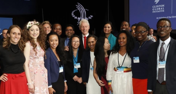 Yafreisy Carrero '10 (middle) and her classmates pose with former President Bill Clinton.