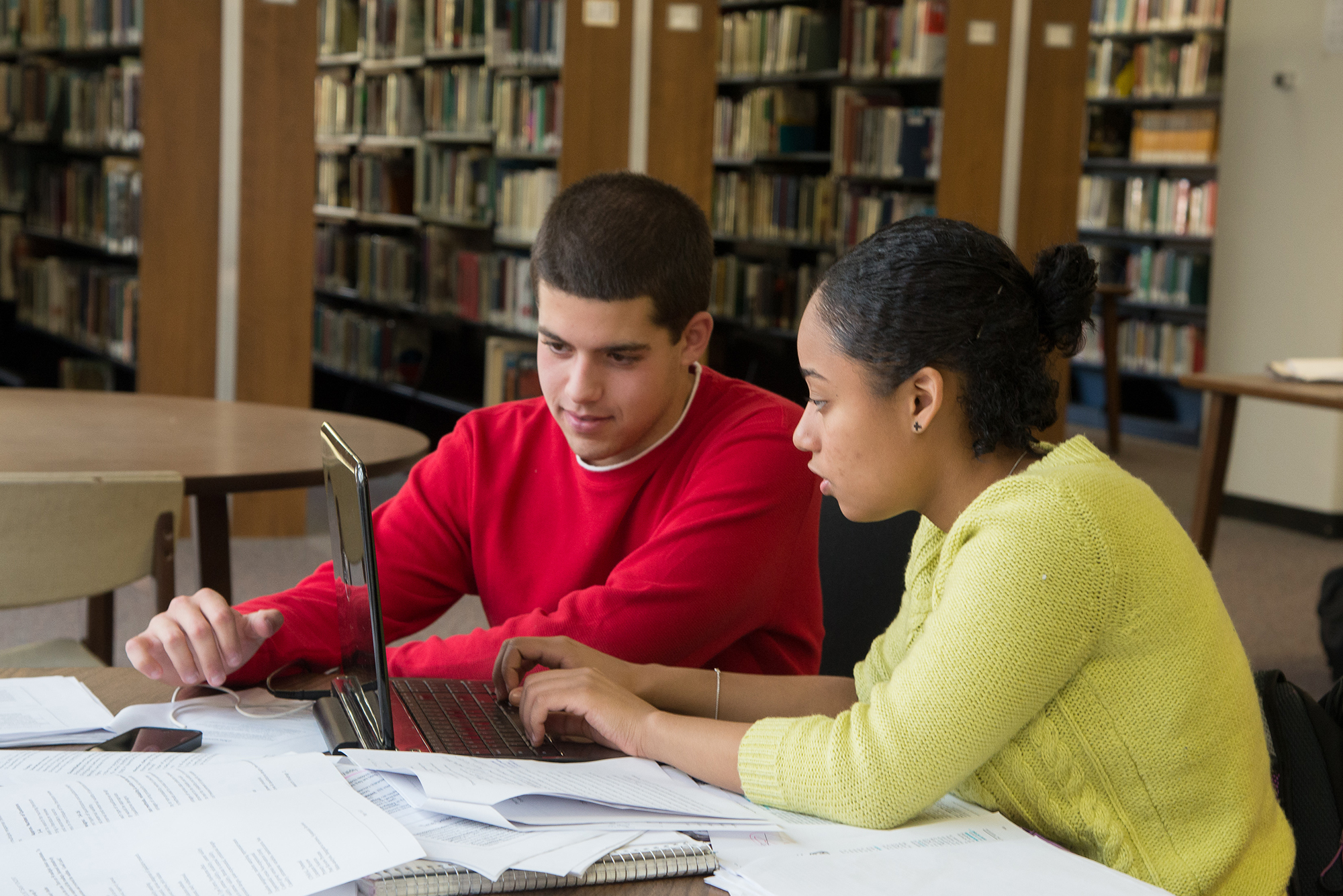 students-studying-in-library-5-college-of-mount-saint-vincent